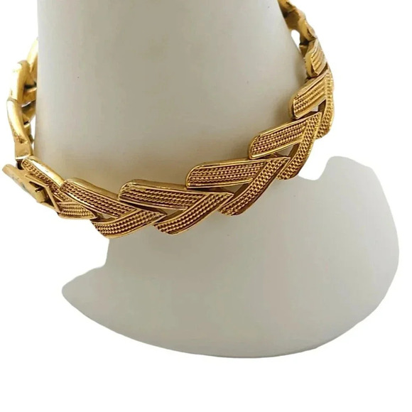 Nina Ricci for Avon Gold Tone Chevron Bracelet Fold-Over Closure Vintage - Picture 2 of 6